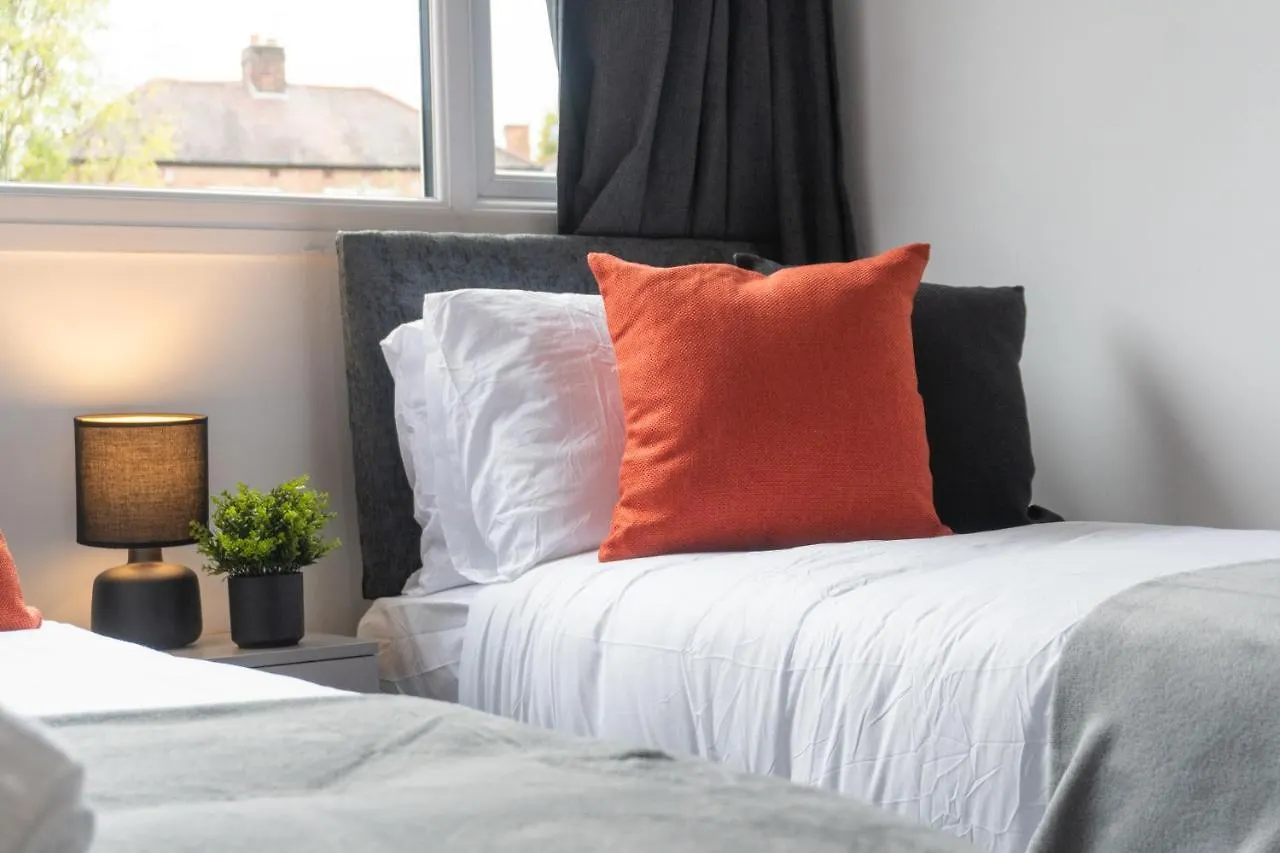 Sheldon House 3 Bed Cosy Home Nr Jlr & Nec Guest house Sheldon (West Midlands)